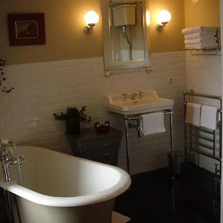 Manoir De La Riviere فندق 3*