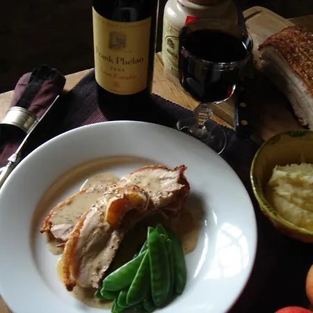 Manoir De La Riviere فندق